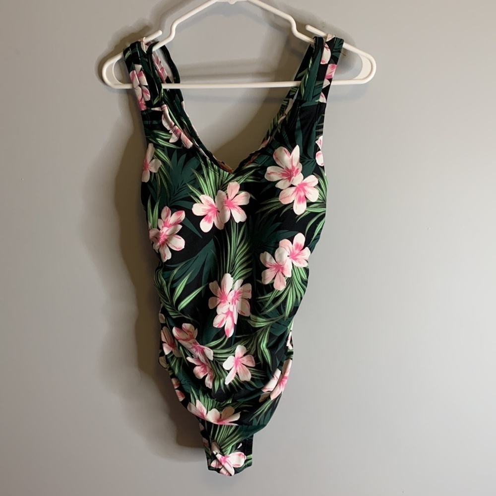 Kona Sol One piece Floral Swimsuit Sz 16W, fun straps in back 4 each way